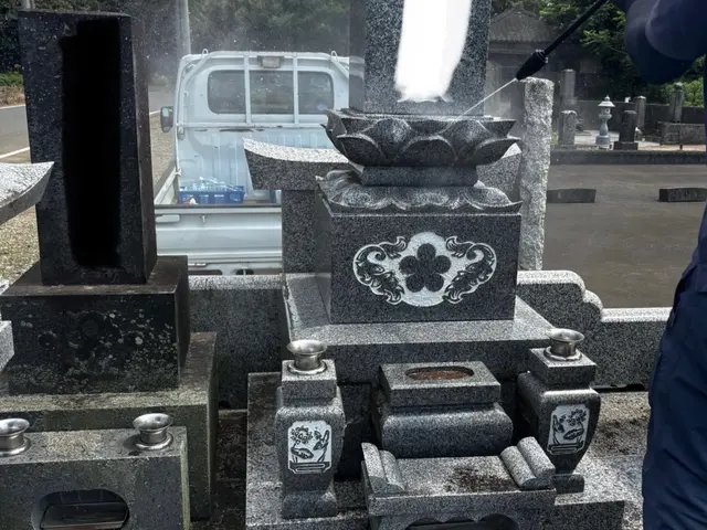 ご先祖様のお墓のクリーニングは当社の墓地清掃認定にお任せ下さい！サービスの画像