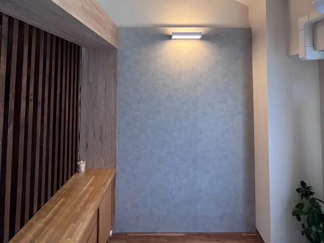 持ち家、賃貸でもアクセントクロス施工ができます。15〜25日対応不可サービスの画像