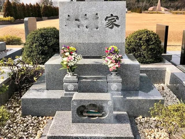 真心を込めてお墓参り「お掃除、雑草も綺麗」に致します。【お花、駐車場代込】サービスの画像