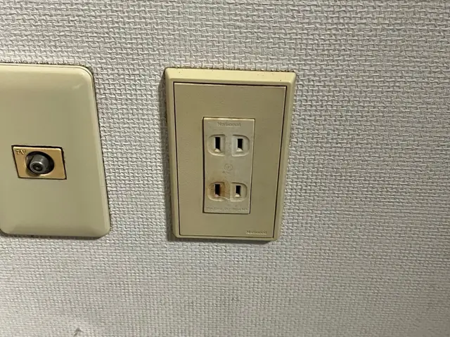 コンセント、スイッチ交換、新規、移設お任せください。サービスの画像