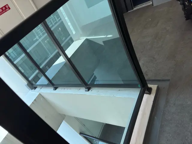 床・壁・排水溝・溝・手摺り等の清掃・網戸高圧洗浄・窓、サッシの簡易清掃セットサービスの画像