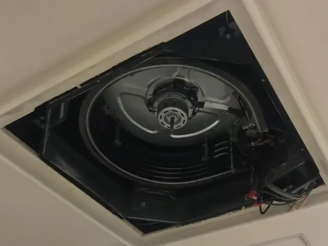 天井埋込式エアコンクリーニングサービスの画像