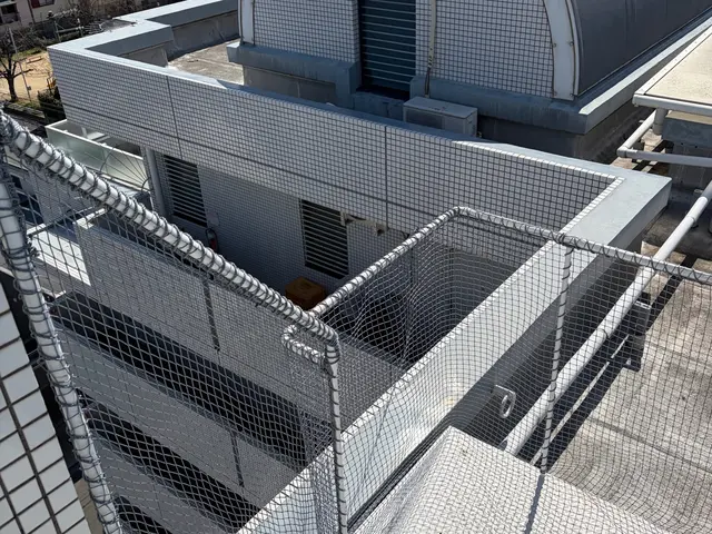 鳩対策のプロですが、転落防止ネット・剥落防止ネットも施工実績ありますサービスの画像