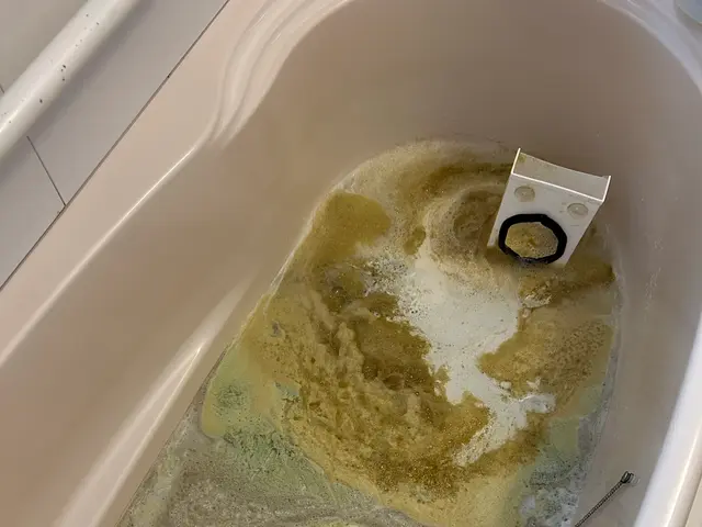 業務用洗浄剤で風呂釜内部を強力洗浄！快適なお風呂でゆっくり浸かりましょう(*^^サービスの画像