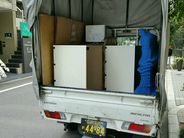 組み立て式の家具をバラして車で運び、また元通りに組み立てます。サービスの画像