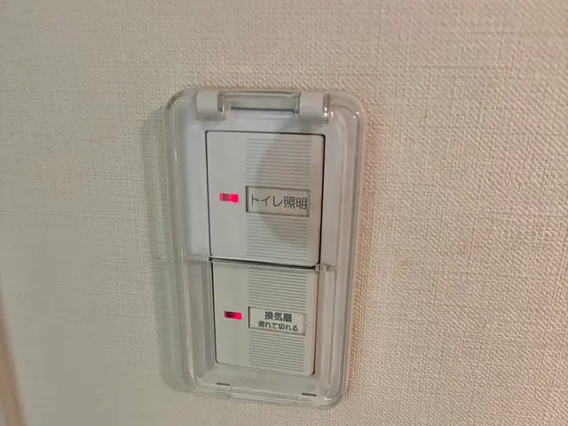 電気工事士が、古く成って不具合が発生したコンセントやスイッチの交換を行います。サービスの画像