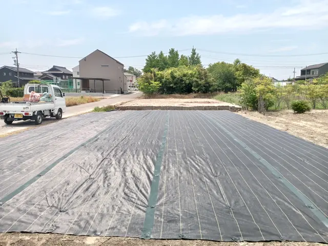 お庭や畑等に草の生えないよう防草シートをはります。シートの素材も選べます☆サービスの画像