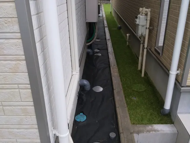 お庭や畑等に草の生えないよう防草シートをはります。シートの素材も選べます☆サービスの画像