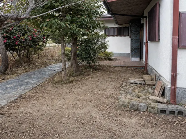 【空き家・不在宅の見守り点検付き】草むしり（草刈り機）｜写真報告サービスの画像