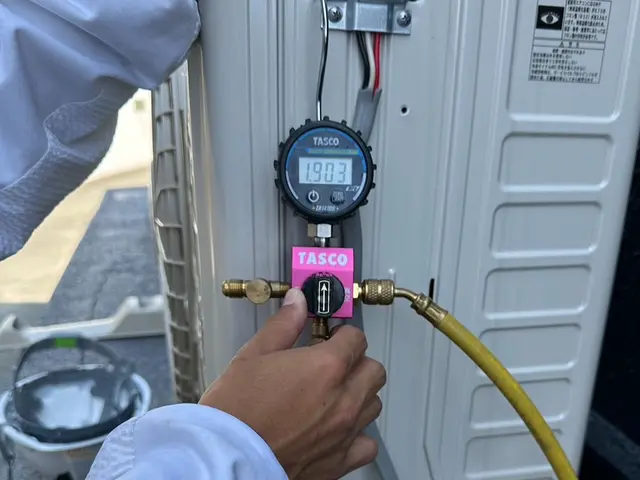 塗装　リフォーム　電気工事　補助金　お困り事のご相談はメッセージからご連絡下さいサービスの画像