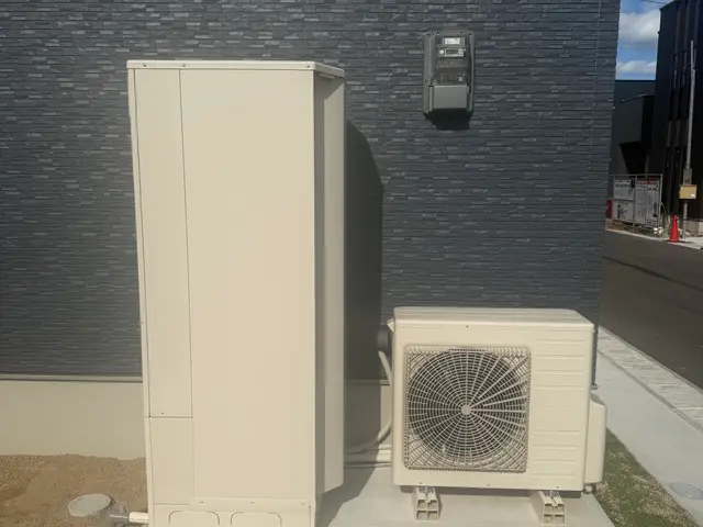 第一種電気工事士によるエコキュート新設、交換工事お任せ下さい！サービスの画像