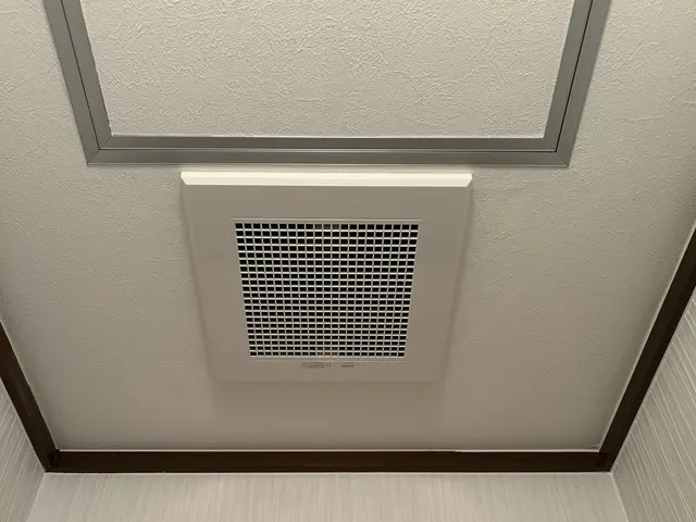 トイレの換気扇取り替え工事はお任せ下さいサービスの画像