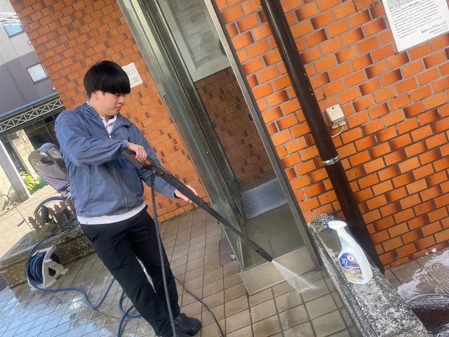 ◆ハイパワーの高圧洗浄機◆精密なブラッシング！カーポートとセットで洗浄も可能！サービスの画像