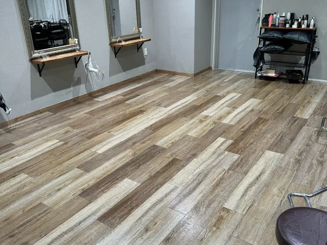 各種床材にあわせて洗浄・ワックス塗布・剥離作業【保険加入・女性同行○】サービスの画像
