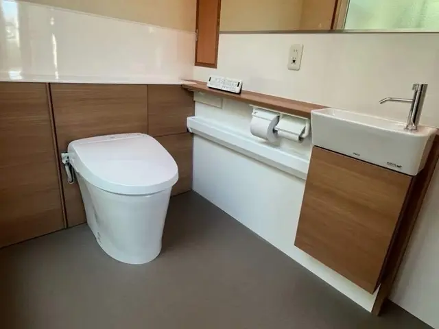 トイレリフォームお任せください。　　　　キッチンパネル施工可能！！サービスの画像