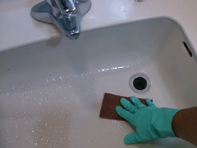 洗面台除菌クリーニングでピカピカ仕上げサービスの画像