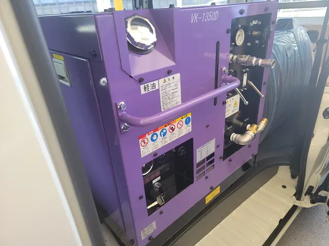 本格業務用機材で排水管詰まりの原因を徹底的に除去！サービスの画像