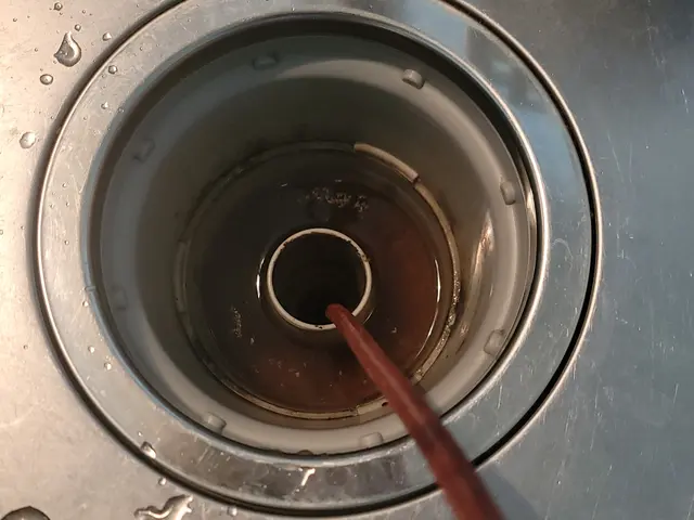 本格業務用機材で排水管詰まりの原因を徹底的に除去！サービスの画像