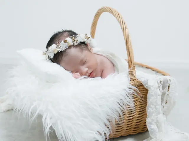 安心で選ばれる元産婦人科看護師が撮るニューボーンフォト。2時間より対応