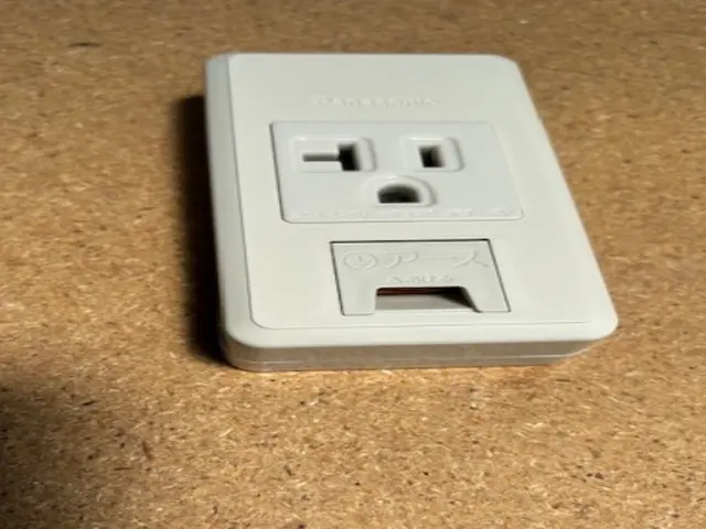 室内コンセント増設・電気スイッチの修理 / 増設  写真の店長が伺いますサービスの画像