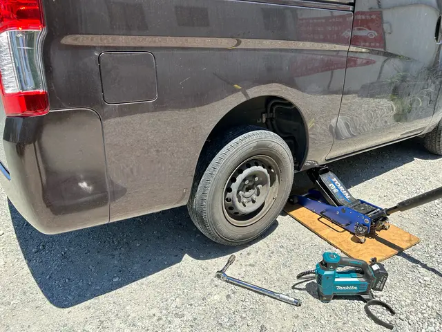 【タイヤの専門家】軽は割引! 業界歴15年の実績！整備士の出張スタッドレス交換サービスの画像