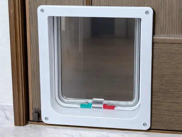 ペットドア取り付けサービスの画像