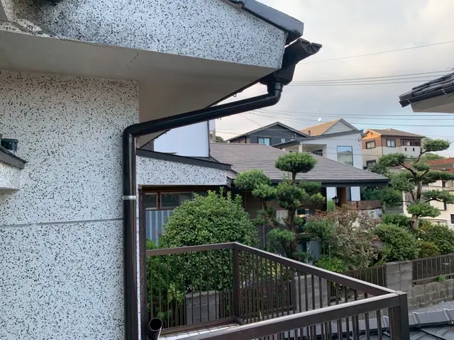 雨樋新設、雨樋交換、雨樋破損箇所の確認、修理、雨樋清掃サービスの画像