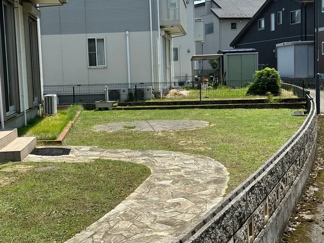 空き家•企業・空き地・土手でも対応します。定期作業も可能です。サービスの画像