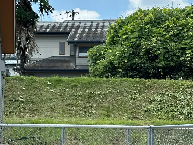 空き家•企業・空き地・土手でも対応します。定期作業も可能です。サービスの画像