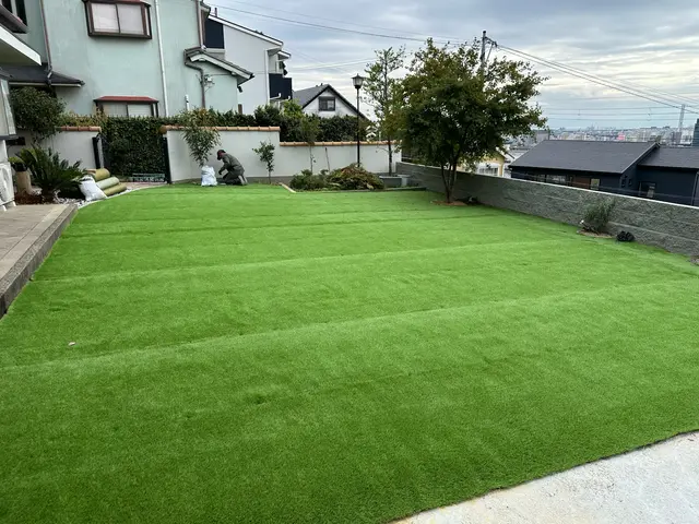安全な人工芝でお子様と♪サービスの画像