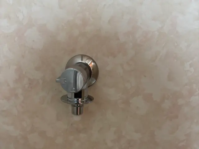 洗濯機に水栓が当たって邪魔等のお困り事、地域最安値で直します！サービスの画像