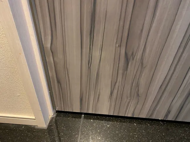 ◆14年の経験と2万件以上の実績◆あなたのフローリングや扉をプロが蘇らせます！サービスの画像