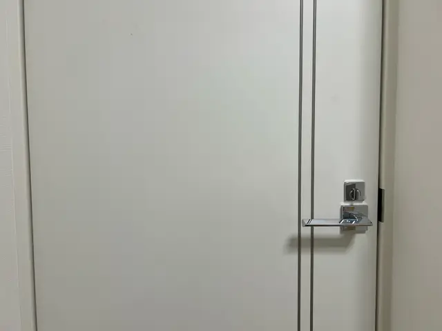 ◆14年の経験と2万件以上の実績◆あなたのフローリングや扉をプロが蘇らせます！サービスの画像