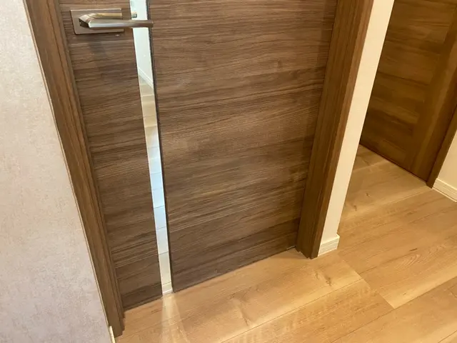 ◆14年の経験と2万件以上の実績◆あなたのフローリングや扉をプロが蘇らせます！サービスの画像