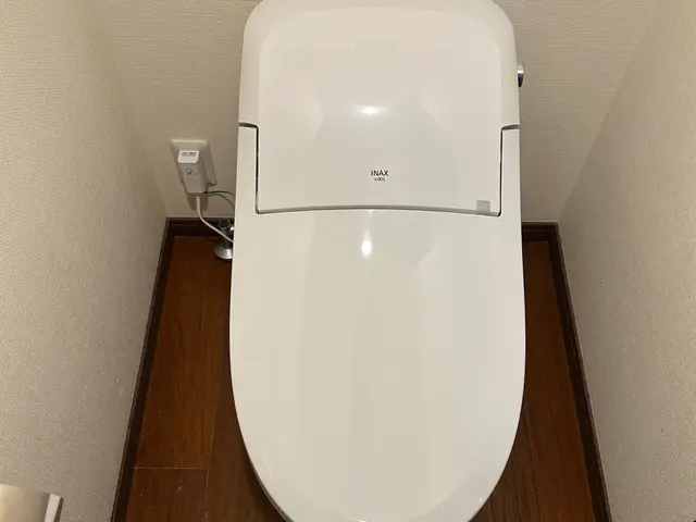 トイレ交換はお任せください。水道工事30年の実績、安心の施工保証あります。サービスの画像