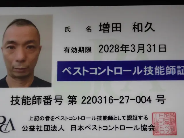 茨木より。床下と建物外周に対して粒剤＋液剤の２種類を駆使して駆除を行います。サービスの画像
