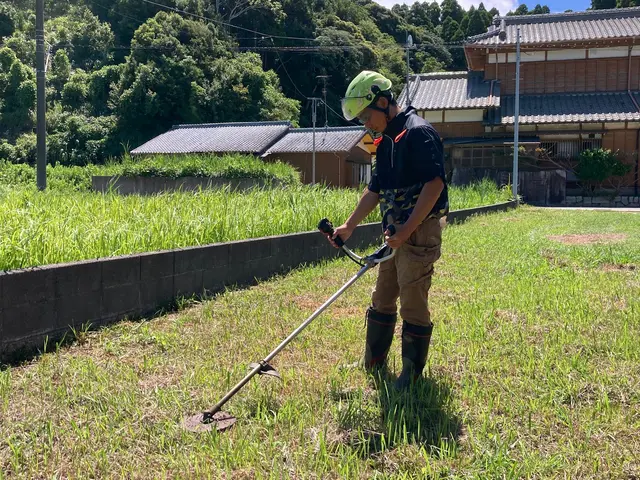 庭、敷地内の草刈りサービスの画像