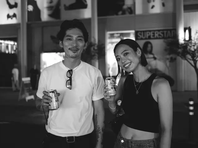 自然光を活かしたナチュラルな雰囲気のカップルフォトを撮影します。