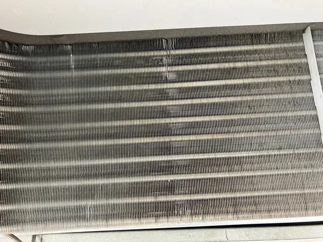 業務用天カセ4方向エアコン洗浄サービスの画像