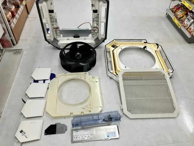 業務用天カセ4方向エアコン洗浄サービスの画像