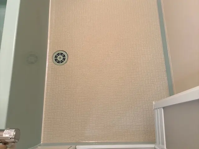 ★バスフロア施工★（浴室床シート貼り）自社開発した床シートでヒヤッとしません。サービスの画像