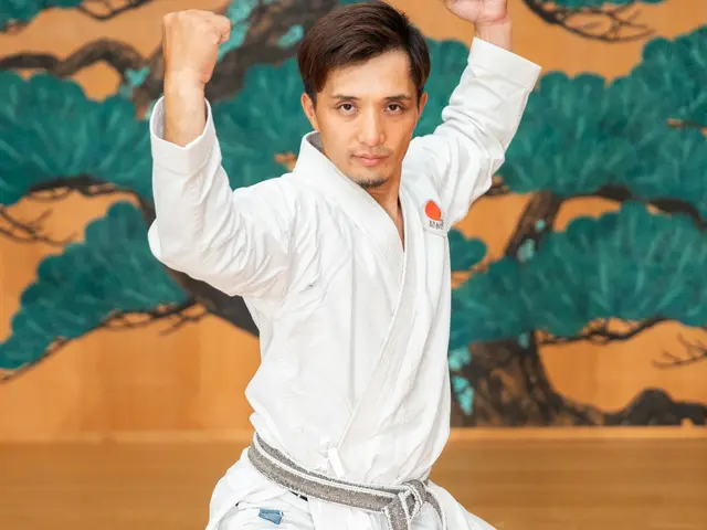 プロの職人が低木から超高木まで幅広く対応！高所作業車やツリークライミングも駆使！サービスの画像