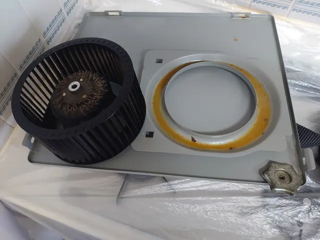 【レンジフードクリーニング】手の届かない汚れをキレイにします。サービスの画像