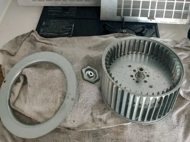 【レンジフードクリーニング】手の届かない汚れをキレイにします。サービスの画像