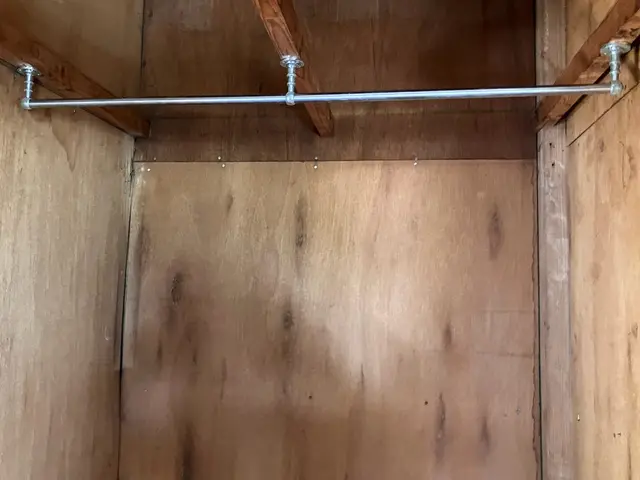 ハンガーパイプの取り付け、お任せください！サービスの画像