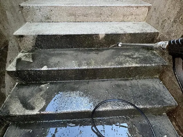 駐車場の高圧洗浄！サービスの画像