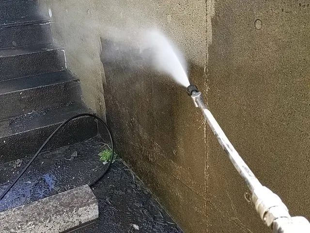 駐車場の高圧洗浄！サービスの画像