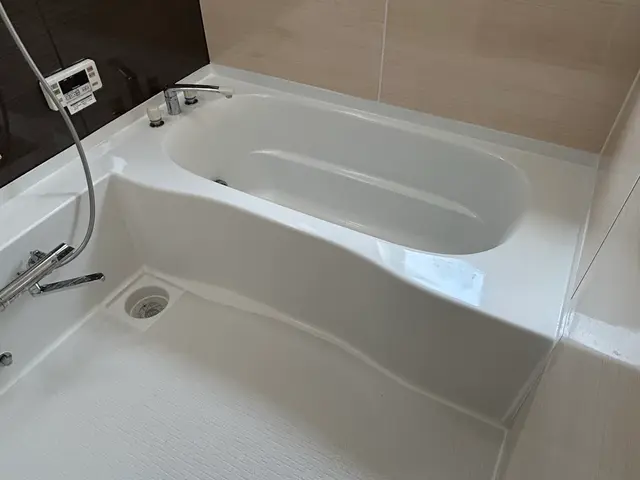 自社開発した洗剤で浴室内全体清掃と浴室換気扇を分解洗浄致します。サービスの画像