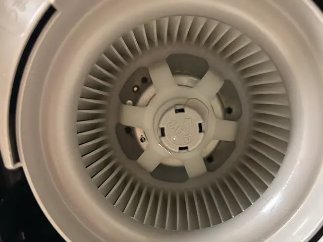 自社開発した洗剤で浴室内全体清掃と浴室換気扇を分解洗浄致します。サービスの画像