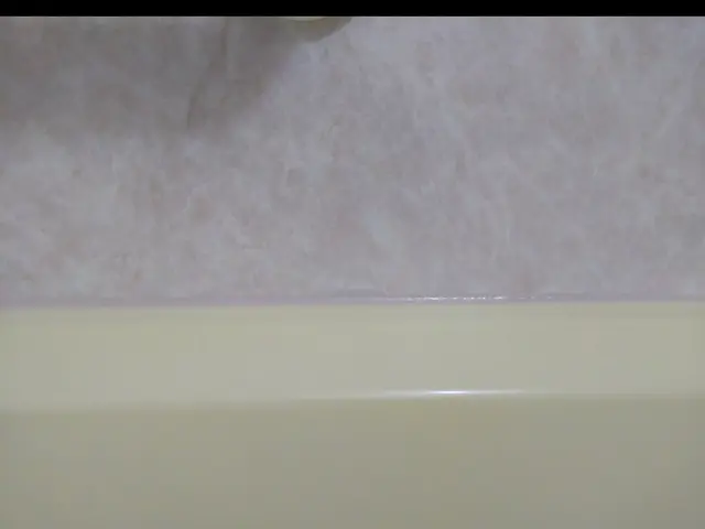 内装経験豊富な私が水まわりのコーキングを丁寧に打ち替え致します！サービスの画像